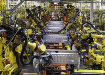Trump describió el cambio como un puente para que los fabricantes de automóviles trasladen más producción a Estados Unidos.