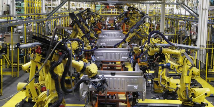 Trump describió el cambio como un puente para que los fabricantes de automóviles trasladen más producción a Estados Unidos.