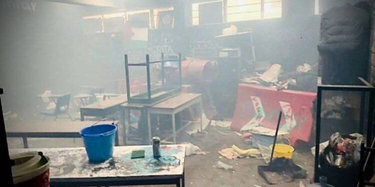 Explosiones causan pánico en Prepa 5 de la UNAM; evacúan plantel tras estallidos en edificios A y D