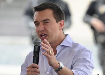 Gana Noboa balotaje; se relige presidente de Ecuador