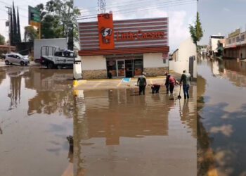 VIDEO | Lluvias causan caos: Inundaciones, apagones y vialidades cerradas tras aguacero nocturno