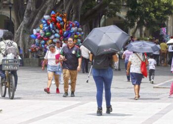 Foto: Archivo El Imparcial // Se exhorta a la población a mantenerse bien hidratados, vestir ropa de manga larga de colores claros, no exponerse tiempos prolongados bajo los rayos de sol y demás.