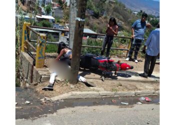 ¡Tragedia en moto! Joven pierde la vida tras brutal choque contra poste en Mártires de Río Blanco