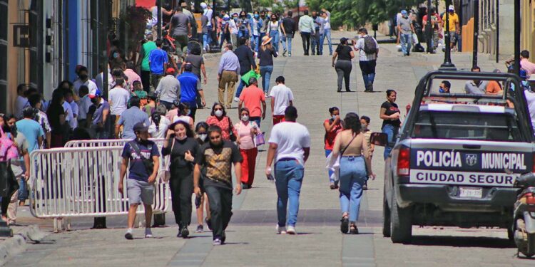 Foto: Archivo El Imparcial // El 67.4 por ciento percibe como inseguros a los mercados, el 64.1 al transporte público y el 63.9 a los bancos.