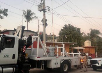 Visitantes nacionales y extranjeros, así como residentes, denunciaron los constantes apagones, especialmente en las noches o durante las lluvias registradas en los días más recientes.