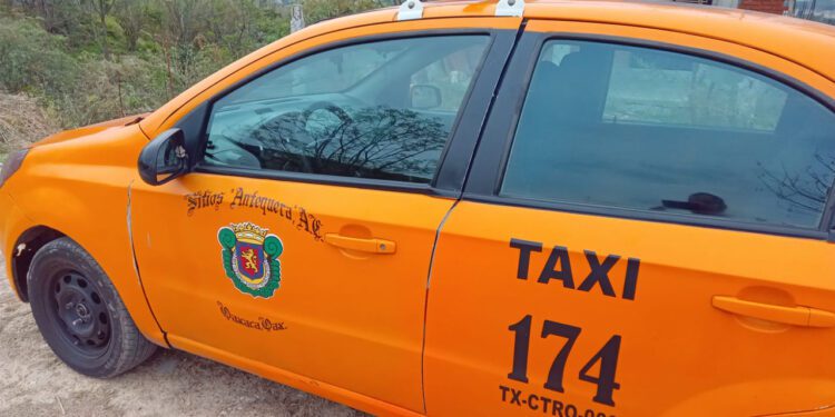 Hallan en San Agustín de las Juntas taxi robado del sitio Antequera