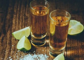 Estos efectos están relacionados principalmente con los fructanos, un tipo de fibra prebiótica presente en el agave.