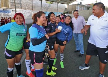 Fotos: Leobardo García Reyes // Con buena respuesta se llevó a cabo el torneo del Día de la Madre.