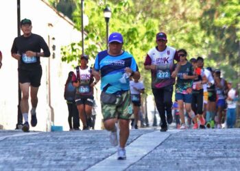 Fotos: Leobardo García Reyes // La carrera IPNOCEK 2025 tuvo buena asistencia.