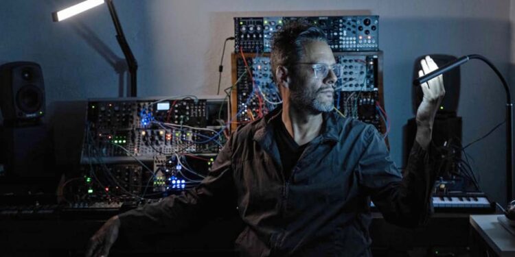 Foto: cortesía // El artista y promotor cultural Rogelio Sosa compartirá música electrónica experimental.