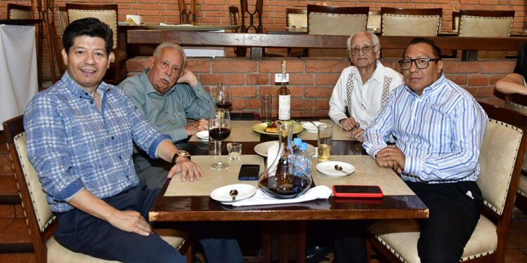 Fotos: Rubén Morales // El festejado pasó un muy ameno momento al lado de sus amigos