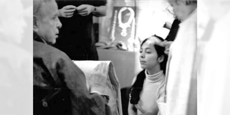 Franco Zeffirelli fue un director de cine, diseñador y productor de óperas, teatro, cine y televisión italiano.
