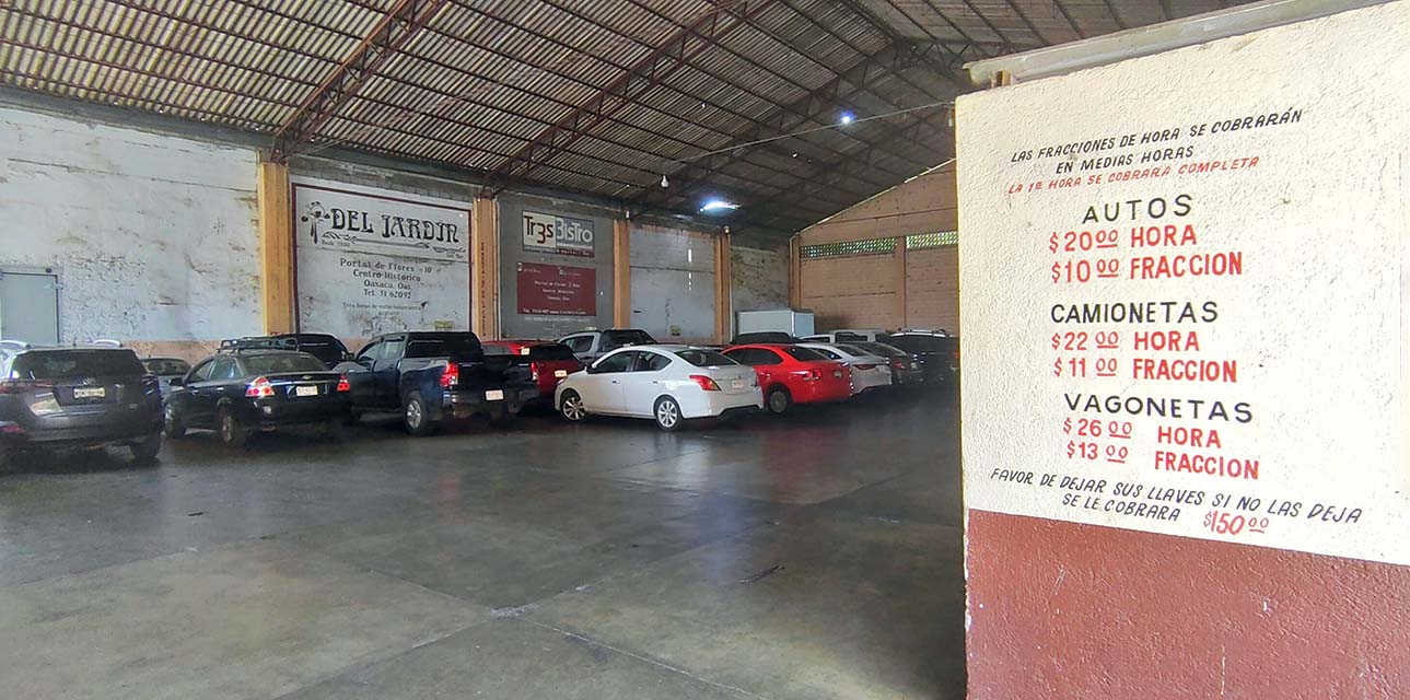 Fotos: Adrián Gaytán // Hasta 2023, el ayuntamiento de Oaxaca tenía registrados 121 estacionamientos, la mayoría en el centro de la ciudad.