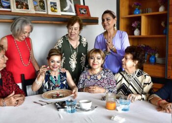 Fotos: Rubén Morales // La festejada agradeció a sus amigas su presencia y su cariño este día tan especial.