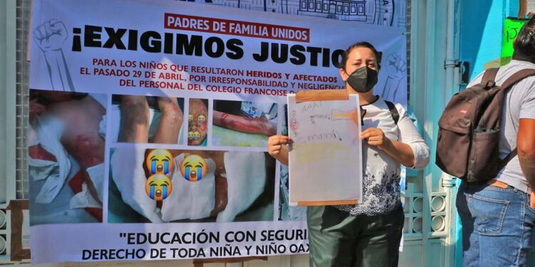 Las madres de familia pidieron el acompañamiento de las autoridades para la reparación del daño.
