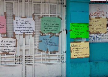 Foto: Álvaro López // Las y los padres de familia exigen justicia y que los directivos se responsabilicen de todos los gastos médicos.