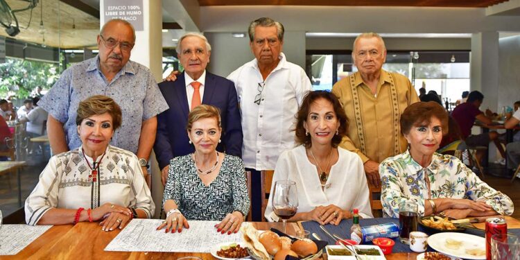 Fotos: Rubén Morales // Una bonita comida fue preparada para festejar un año más de vida de Mimí Villanueva Abraján.