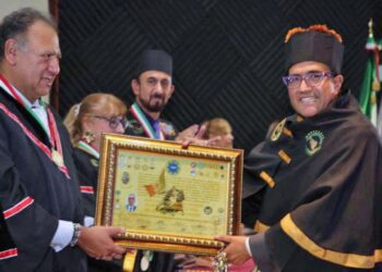 El Mtro. Jesús Alberto Gallegos Figueroa integrante de la Academia Nacional de Historia y Geografía, A.C. Filial Oaxaca, recibió un galardón.
