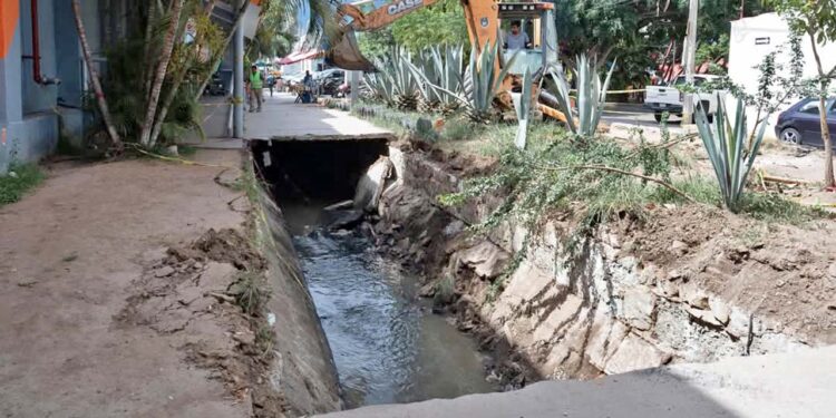 Foto: Lisbeth Mejía Reyes // El andador del Sol es una vialidad que también funciona como entubamiento del canal de aguas pluviales en la zona.