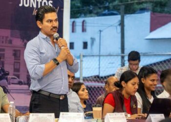 El edil acordó con los representantes vecinales la atención al alumbrado público y la dotación de material a escuelas.