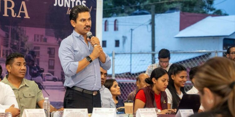 El edil acordó con los representantes vecinales la atención al alumbrado público y la dotación de material a escuelas.