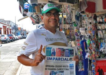 Foto: Adrián Gaytán // José Luis Martínez Acevedo pertenece a una familia de voceadores que se extiende hasta 1969.