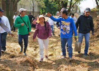 Foto: cortesía // La presidenta municipal, Nancy Benítez Zárate, participa en el Mega Tequio en las colonias Unión, Moctezuma, Rufino Tamayo y Segunda Ampliación.