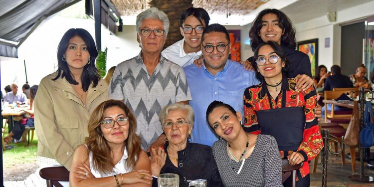 Fotos: Rubén Morales // La familia se reunió para pasar un ameno momento con la festejada.