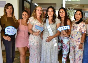 Foto: Rubén Morales // Las amigas de Quetzally se reunieron para celebrar y compartir la emoción de la futura mamá.