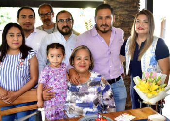 Fotos: Rubén Morales // Su familia le deseó lo mejor en esta celebración tan especial.