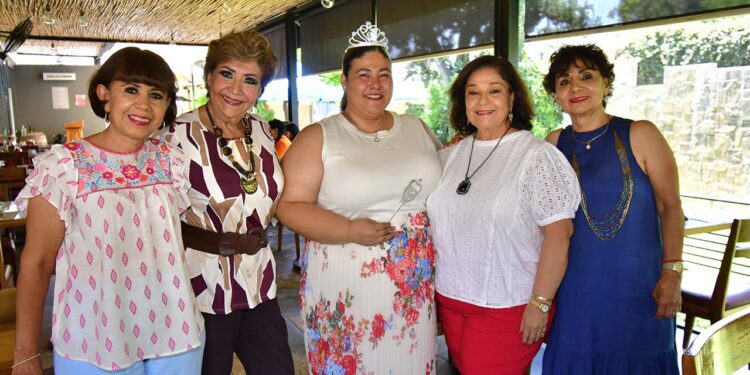 Fotos: Rubén Morales // Una bonita comida fue preparada para festejar un año más de vida de Montserrat Villalobos.