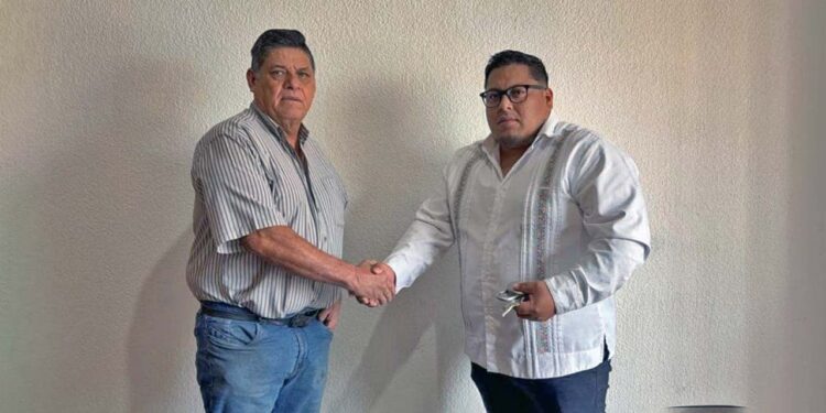 Foto: archivo // Uziel Martínez (derecha) rindió protesta como administrador de la agencia por un periodo de 30 días.