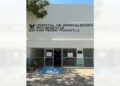 El joven motociclista murió en el hospital debido a las lesiones.