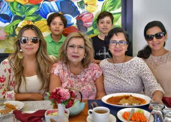 Foto: Rubén Morales // Disfrutaron de ricos platillos que eligieron del menú del lugar.