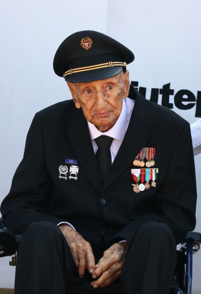 Sargento Primero de Transmisiones Retirado César Maximiliano Gutiérrez Marín.