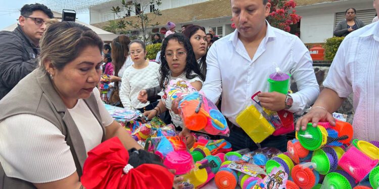 En su día, celebran a los niños y niñas en Huautla