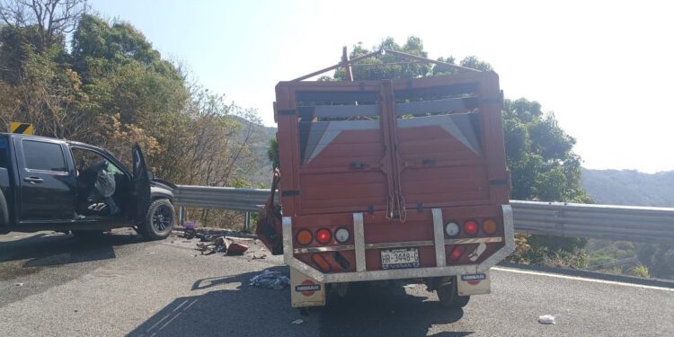 Grito de dolor en la autopista: “¡Mi hijo, mi hijo!”… accidente en Barranca Larga deja fallecidos
