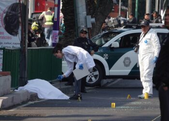 Brutal atentado en CDMX: ejecutan a dos funcionarios cercanos a Clara Brugada