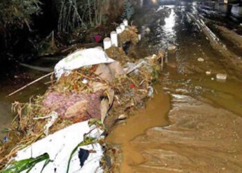 Foto: cortesía // Así amanecieron el domingo algunas calles de las colonias más afectadas en Xoxocotlán. Protección Civil Municipal apoyó a las familias afectadas.