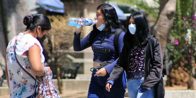 Suma Oaxaca tres casos más por golpe de calor