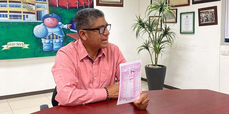Al aspirante a magistrado lo respalda una amplia carrera en el sistema judicial.