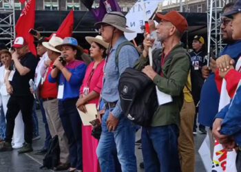Entrega S-22 pliego petitorio de 69 puntos; van por la cabeza del líder de la SNTE