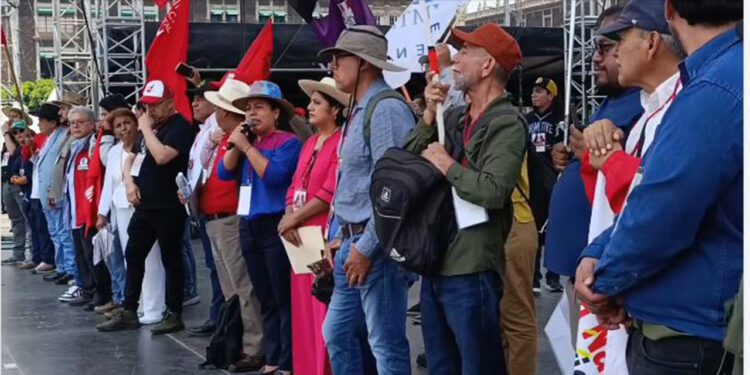 Entrega S-22 pliego petitorio de 69 puntos; van por la cabeza del líder de la SNTE