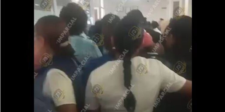 Toman trabajadores jefatura de Enfermería del Hospital Civil