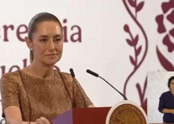 Invita Sheinbaum al Papa a México; lo felicita por la elección