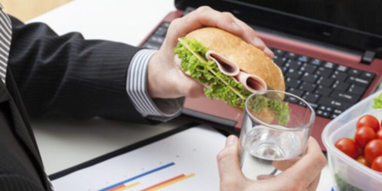 ¿Qué dice la Ley sobre el descanso para comer?