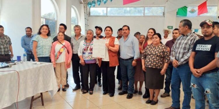 Otorgan Constancias de Comunidad Indígena en Huautla