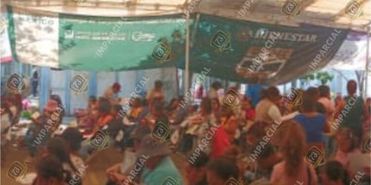 Concluye entrega de tarjetas de apoyo de uniformes escolares