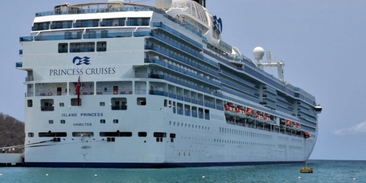 Arriba a Huatulco el crucero Island Princess con más de 2 mil pasajeros a bordo