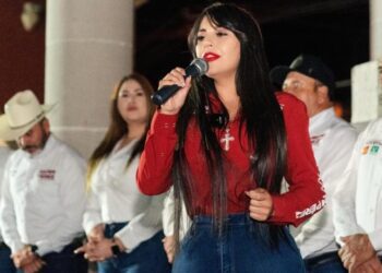 Detienen a candidata con lista de electores, estalla Morena y la liberan